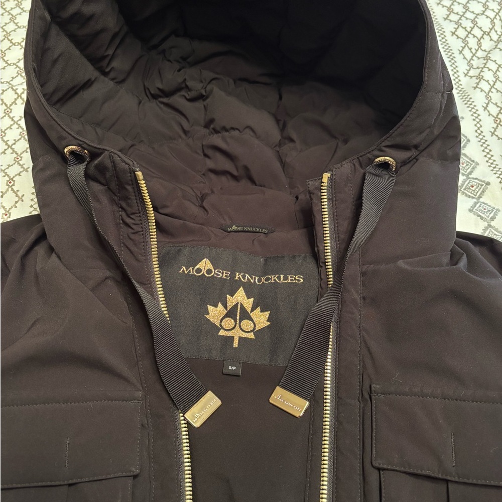 Moose knuckle women’s cinched waist down winter coat / jacket, small